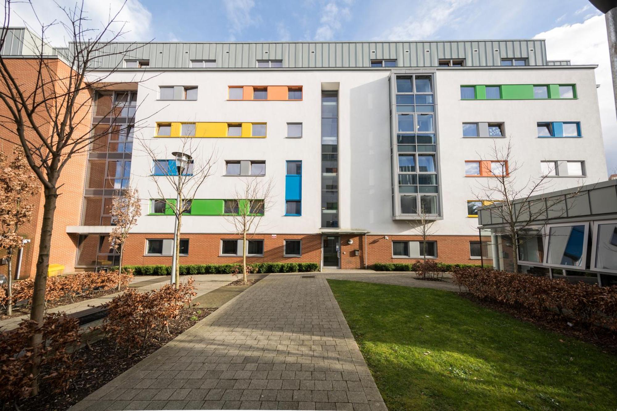 Wenlock Court Aparthotel Luton  Exterior photo