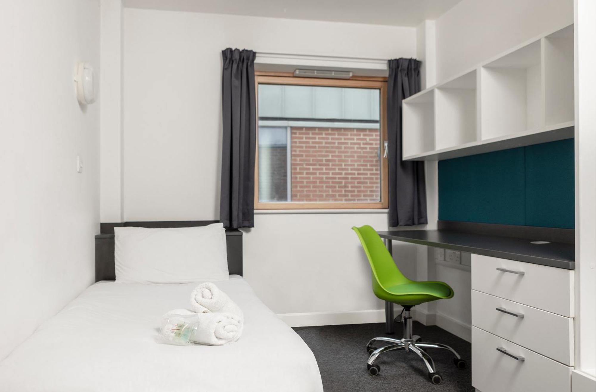 Wenlock Court Aparthotel Luton  Exterior photo