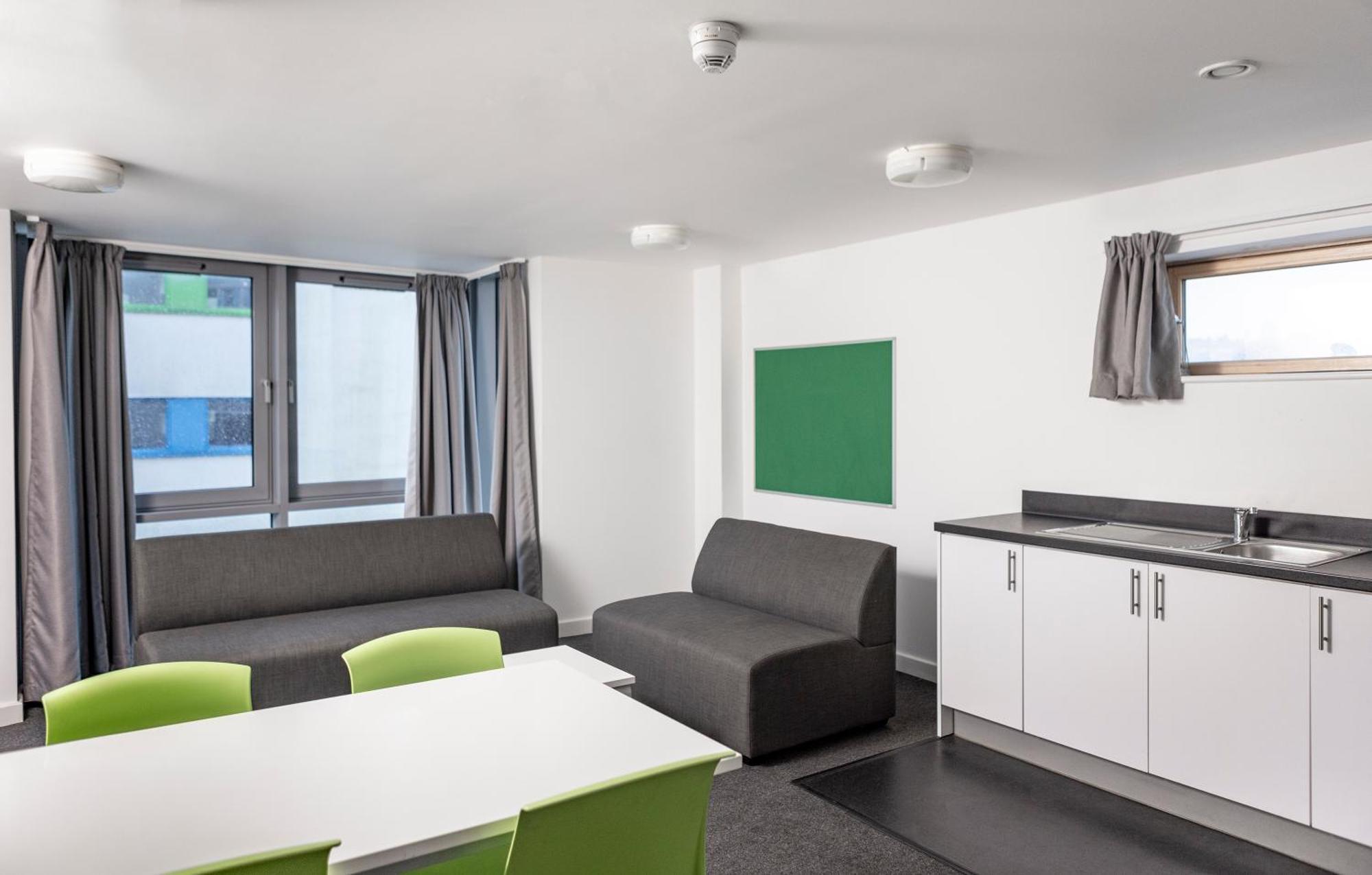 Wenlock Court Aparthotel Luton  Exterior photo